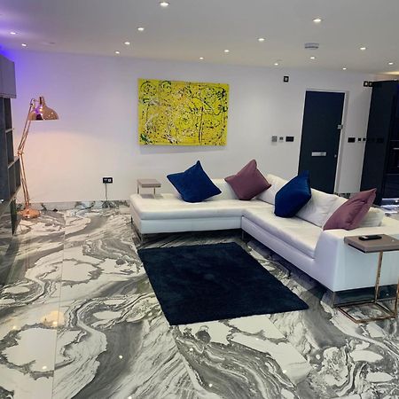 Modern And Stylish Penthouse Apartment Next To Maidenhead Golf Course Zewnętrze zdjęcie